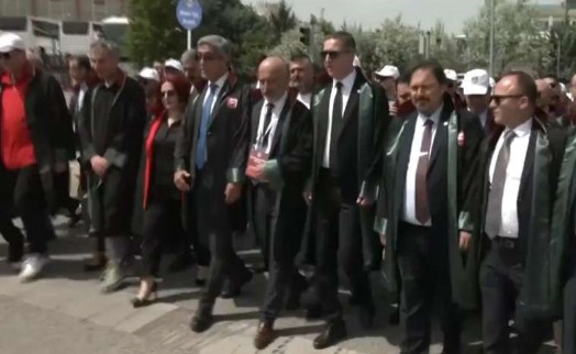 Avukatlar 'Büyük Savunma Mitingi'nde yürüyor