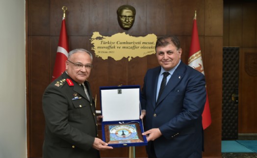 Başkan Tugay Ege Ordusu Komutanı Yeni'yi ziyaret etti