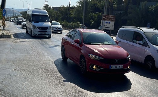 Bodrum'da tatilciler dönüyor; 12 saatte 10 bin araç çıkış yaptı