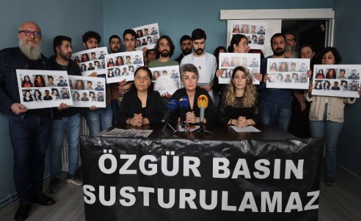 Gazetecilerden 'gözaltı' tepkisi: 'Gazeteciliği engellemek suçtur!'