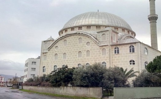 İzmir'deki camide dehşet: Namaz başında boğazını kesti!