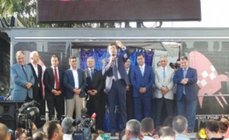 ​AK Parti İzmir’den Zeybekçi’ye miting gibi karşılama