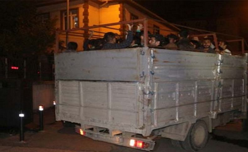 Aliağa'da bir kamyonette 27 Afgan yakalandı