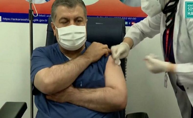 Bakan Koca canlı yayında corona aşısı oldu
