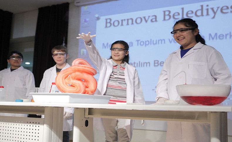 Bornova'da Yaz Bilim Atölyeleri uygulamalı eğitim veriyor