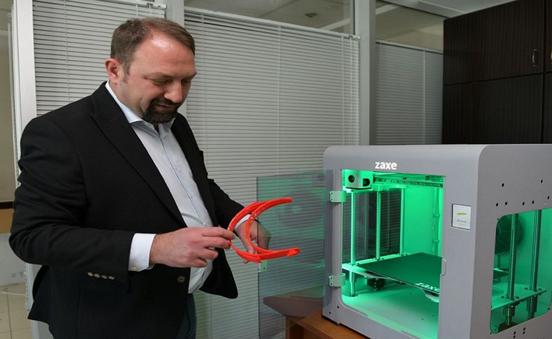 Çiğli'de 3D yazıcıdan yüz siperliği üretimi!
