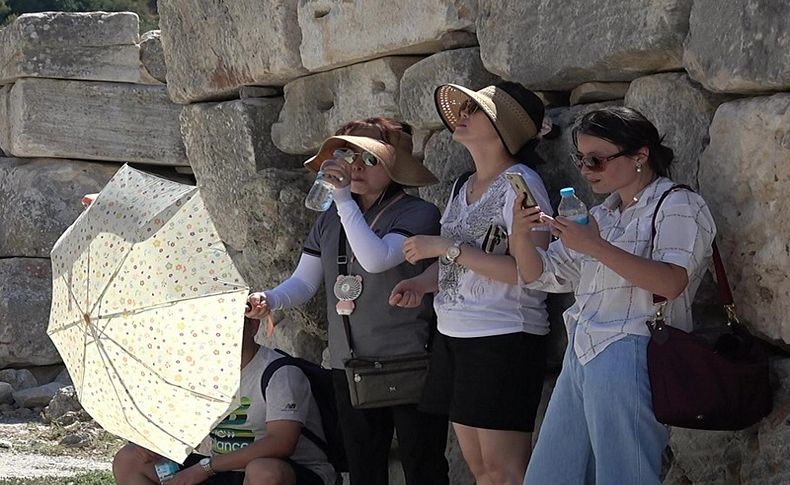 Efes Antik Kenti'ne turist akını