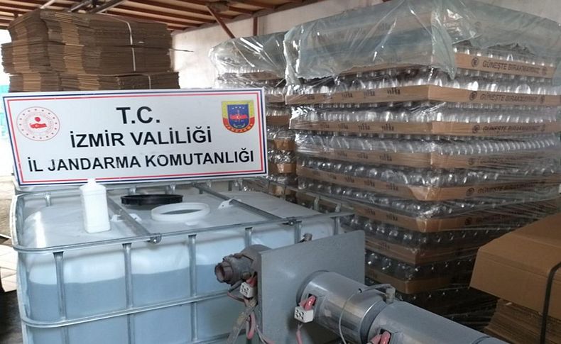 İzmir'de, 2 bin 500 litre sahte dezenfektan ele geçirildi