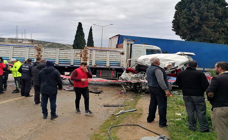 İzmir'de feci kaza! TIR, kamyon ve minibüse çarptı