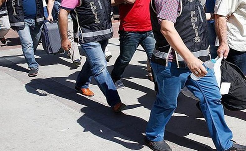 İzmir'de FETÖ operasyonu: 18 gözaltı