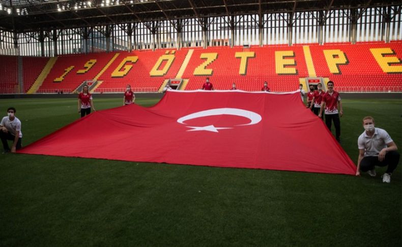 İzmir'de Gürsel Aksel Stadı'nda 19 Mayıs coşkusu