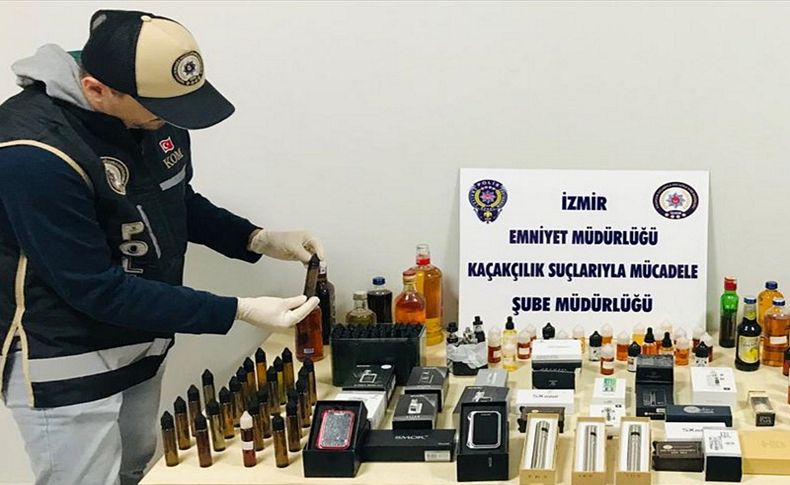 İzmir'de kaçak sigara operasyonunda iki gözaltı