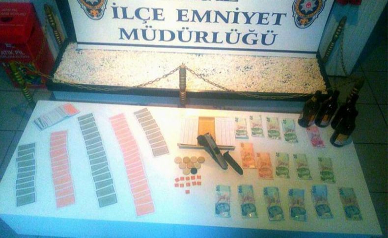 İzmir'de kahvehaneye kumar baskını: 9 gözaltı