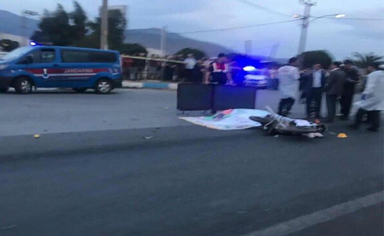 İzmir'de kamyonla motosiklet çarpıştı: 2 ölü
