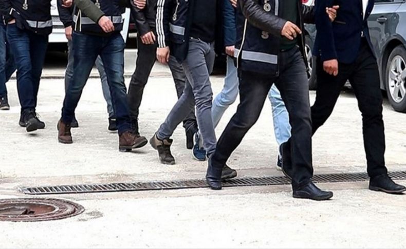 İzmir'deki FETÖ operasyonunda yakalanan 53 şüpheliden 29'u tutuklandı