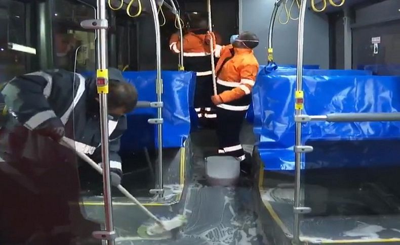İzmir'in otobüsleri böyle temizleniyor