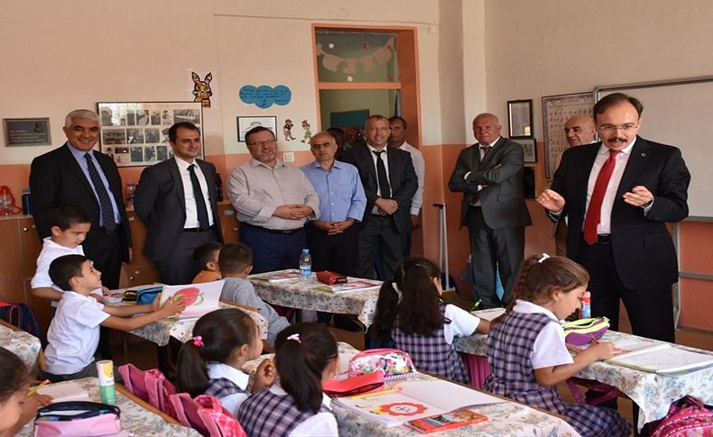 Kemalpaşa'da yeni eğitim öğretim yılı açılışı