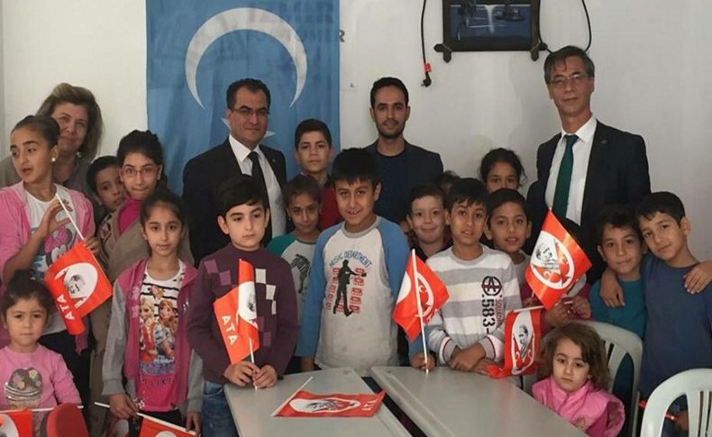 Türkmen çocukları sevindiren ziyaret