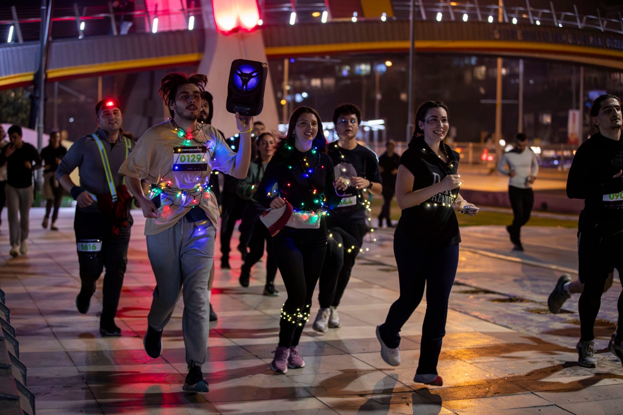 En uzun geceyi İzmirliler aydınlattı