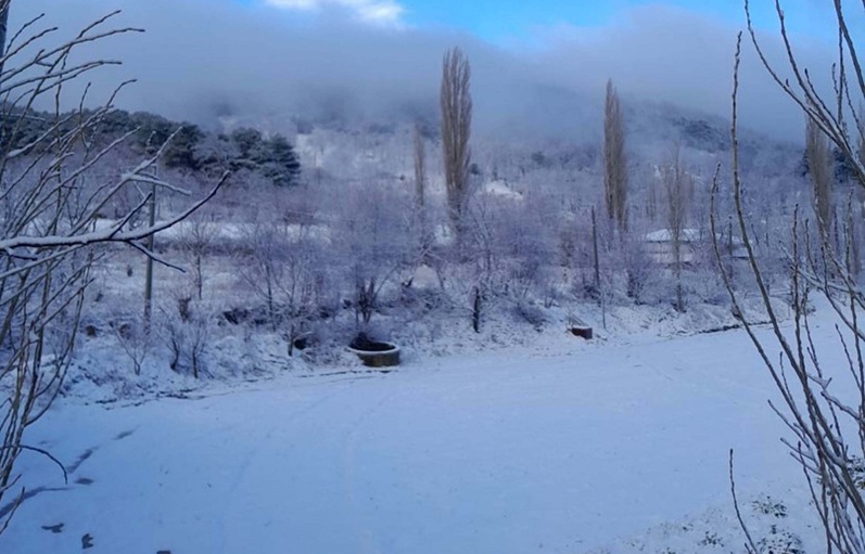 Gölcük ve Bozdağ yaylaları beyaz örtüyle kaplandı