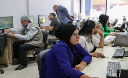 Buca Belediyesi'nin Gediz'deki kursları 7'den 70'e ilgi görüyor