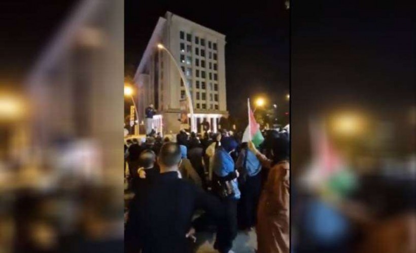 AK Parti önünde Gazze sloganları: Miting değil icraat