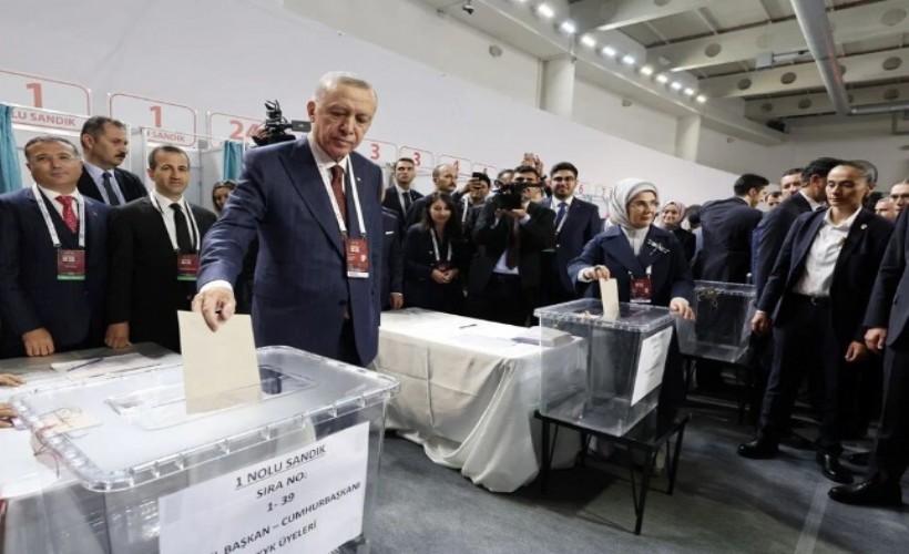 AK Parti’de yeni yönetim belirlendi! Erdoğan yeniden genel başkan seçildi, MKYK üyelerinde büyük değişim yaşandı