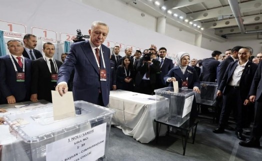 AK Parti'de yeni yönetim belirlendi! Erdoğan yeniden genel başkan seçildi, MKYK üyelerinde büyük değişim yaşandı