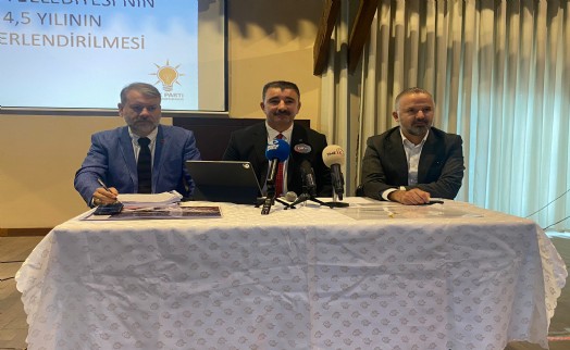 AK Partili Başdaş, Başkan Batur'un 4,5 yılını değerlendirdi: 10 gömlek büyük geldi