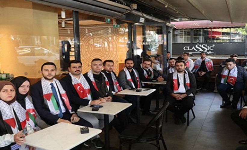 AK Partili gençlerden Starbucks'ta 'yer kapatma' eylemi: Say Stop