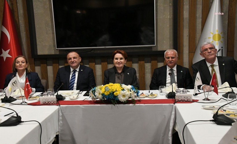 Akşener, Başkanlık Divanı üyeleri ve milletvekilleriyle bir araya geldi