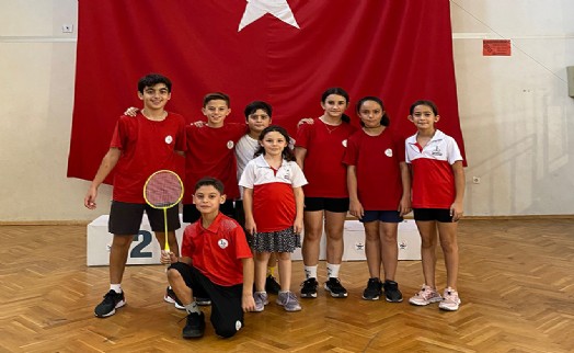 Badminton'da Bayraklı farkı!