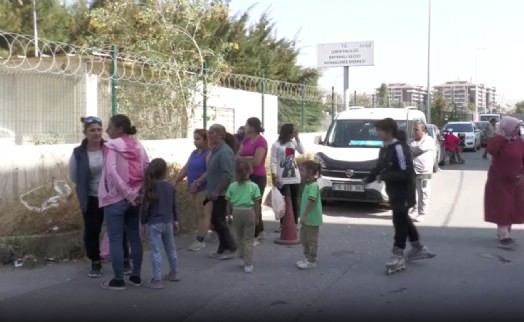 Bayraklı'daki konteynerkentten tahliyeleri istenen depremzedeler: Filistin gibi olduk!