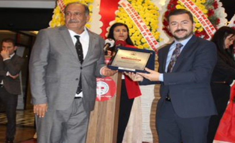 Başkan Yılmazlar’a ‘yılın en başarılı ilçe belediye başkanı’ ödülü