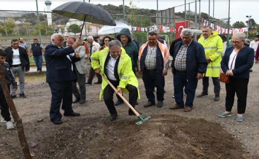 Bornova'da 100. yıla 100 fidan