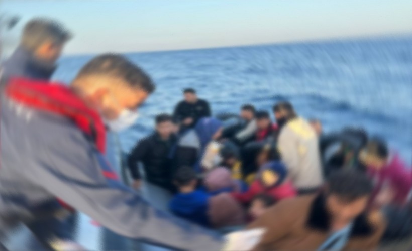 Çeşme ve Foça açıklarında can pazarı: 20 düzensiz göçmen kurtarıldı