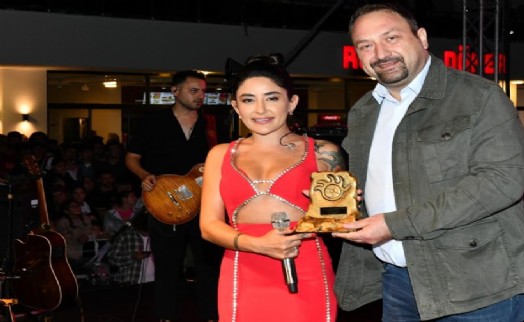 Çiğli'de Melek Mosso rüzgarı esti!