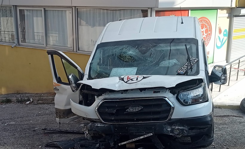 Freni patlayan minibüs yokuş aşağı sürüklendi: 7 yaralı