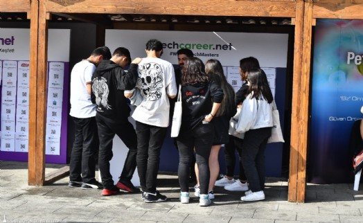 Gençler hayalleri için Kariyer Fuarı'na akın etti