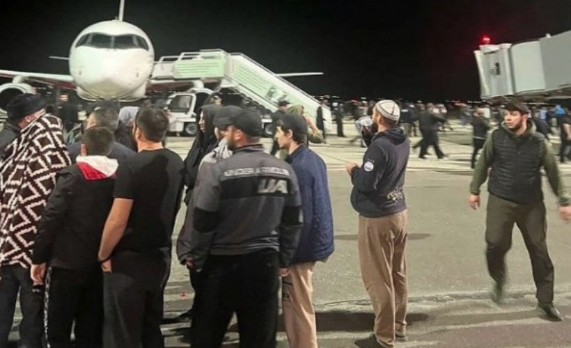 İsrail'den gelen uçağa saldırı: 20 yaralı, 60 gözaltı!