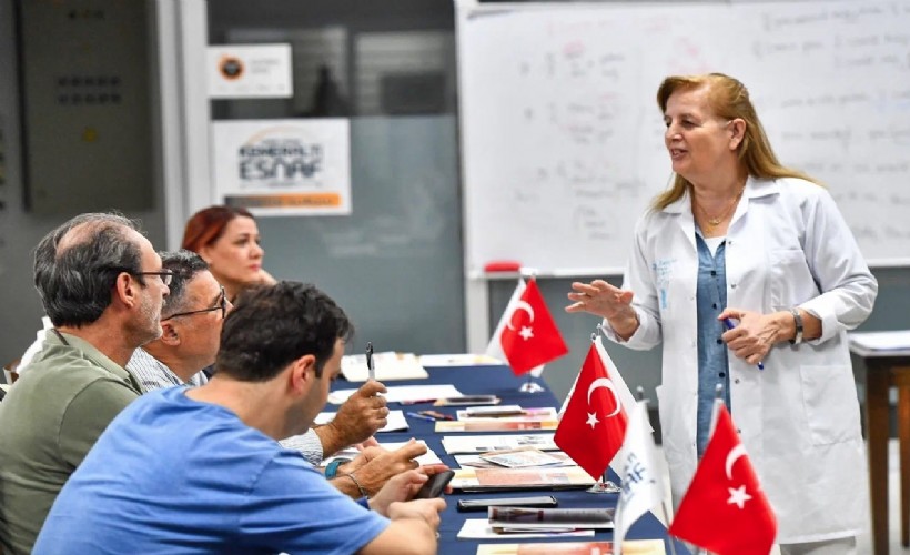 İzmir Büyükşehir Belediyesi’nden Kemeraltı esnafına İngilizce eğitimi