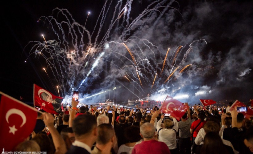 İzmir Cumhuriyet kutlamalarıyla adını tarihe yazdı