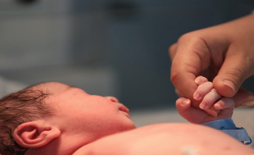 İzmir Şehir Hastanesinin ilk bebeği doğdu