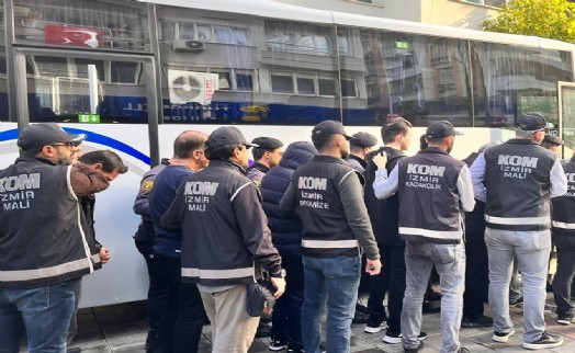 İzmir'de FETÖ'ye kıskaç: 84 kişi adliyede!