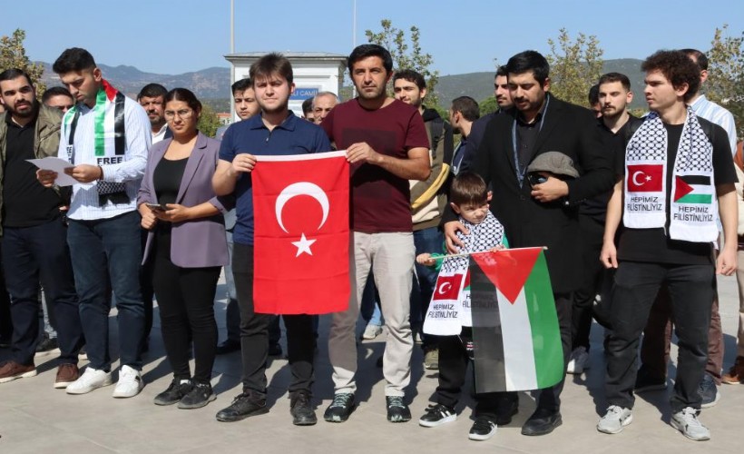 İzmir'de cuma namazı çıkışı Gazze'ye destek açıklaması
