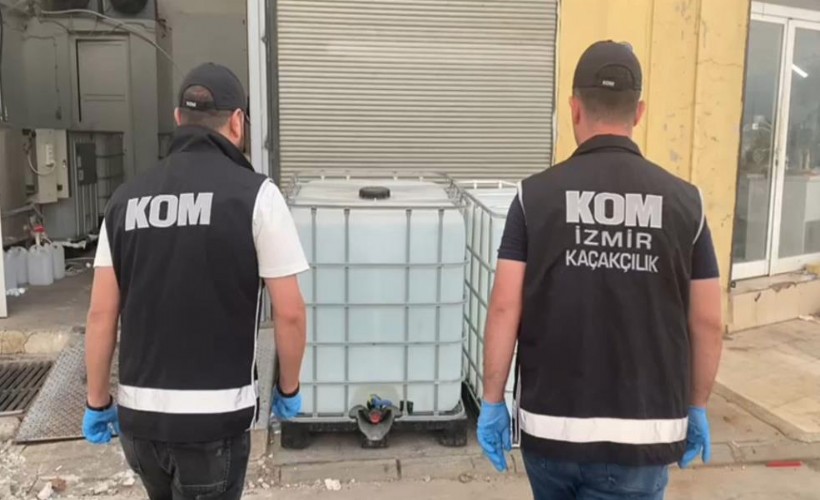 İzmir'de sigara kaçakçılarına ve sahte alkol imalathanesine operasyon