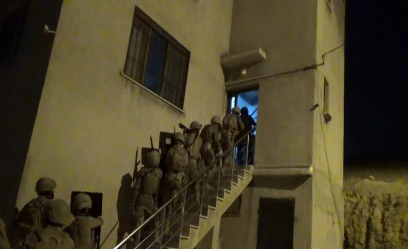 İzmir'de suç evine polis operasyonu