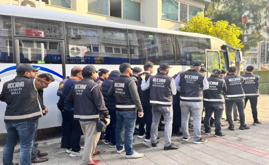 İzmir'deki FETÖ'ye kıskaç operasyonunda 28 tutuklama
