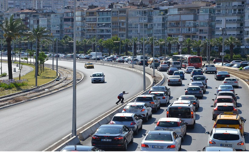 İzmir trafiğine bayram ayarı : O yollar trafiğe kapalı