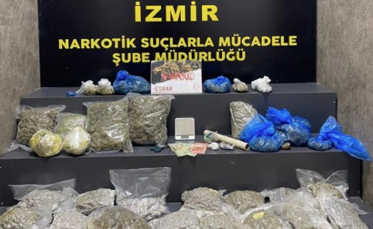 İzmir'in 2 ilçesinde kilolarca esrar ele geçirildi
